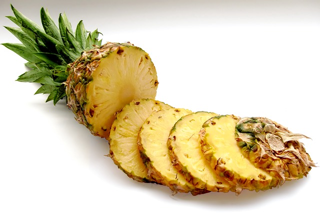 rozkrájený ananas