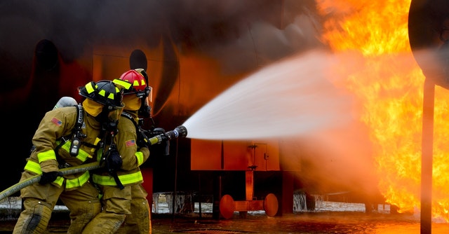 hasiči hasiaci oheň